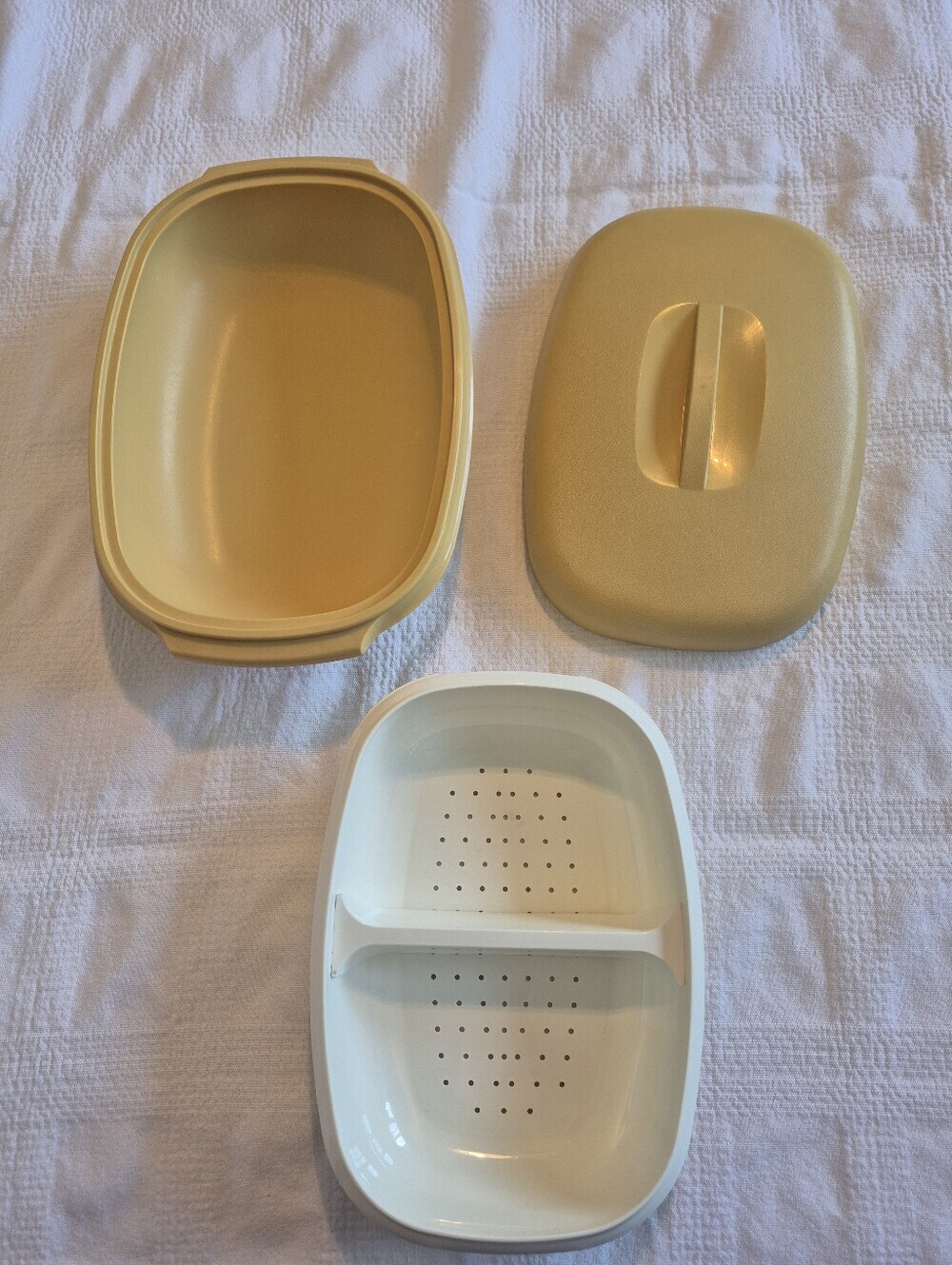 Tupperware microwave vegetable steamer in the classic "Harvest Gold" yellow VGUC